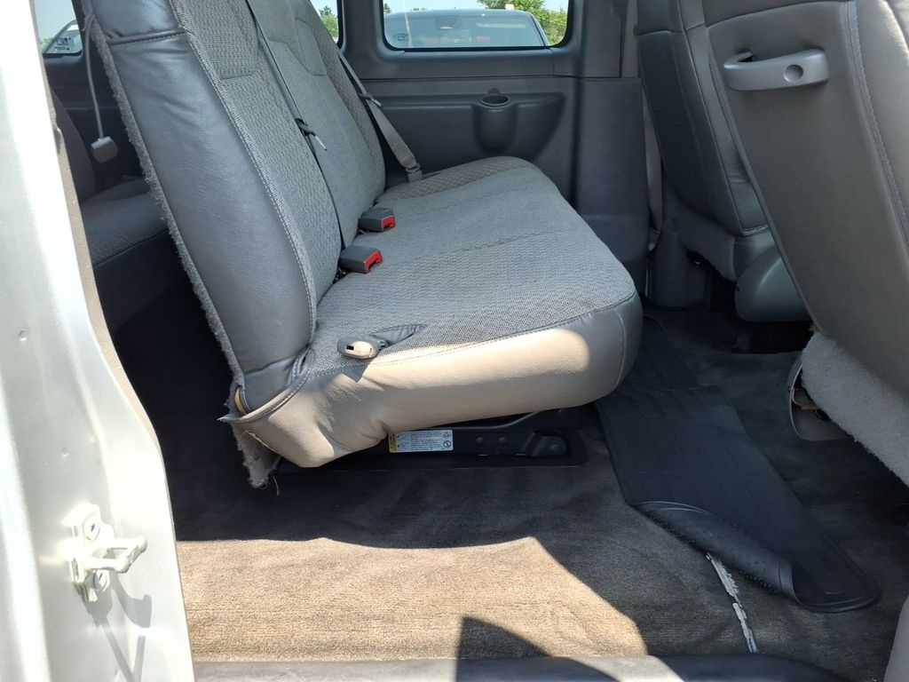 2018 Chevrolet Express Passenger LT - Photo 11