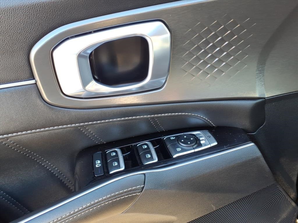 used 2023 Kia Sorento car, priced at $26,900