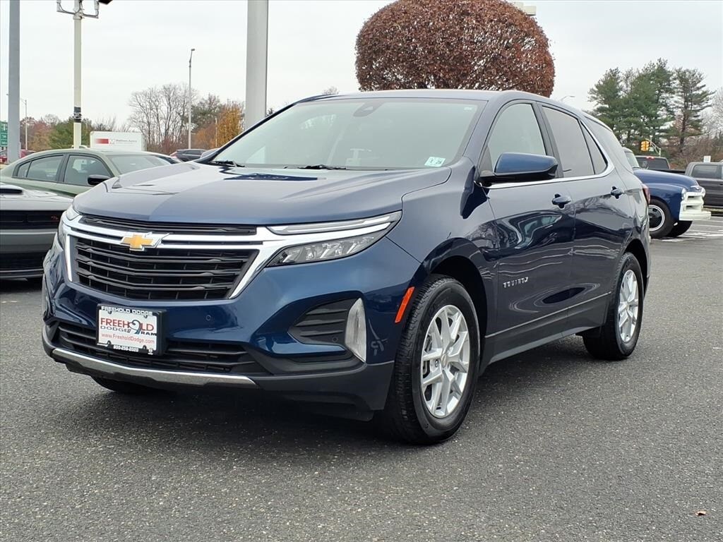 2023 Chevrolet Equinox LT photo 2