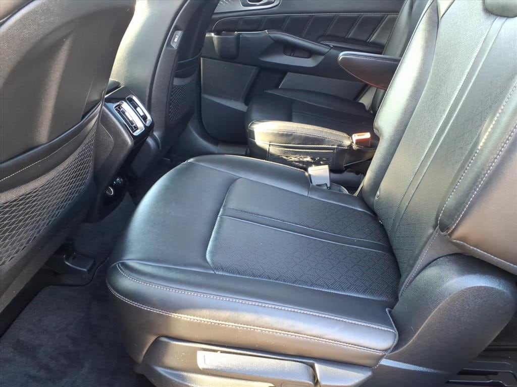 used 2023 Kia Sorento car, priced at $26,900