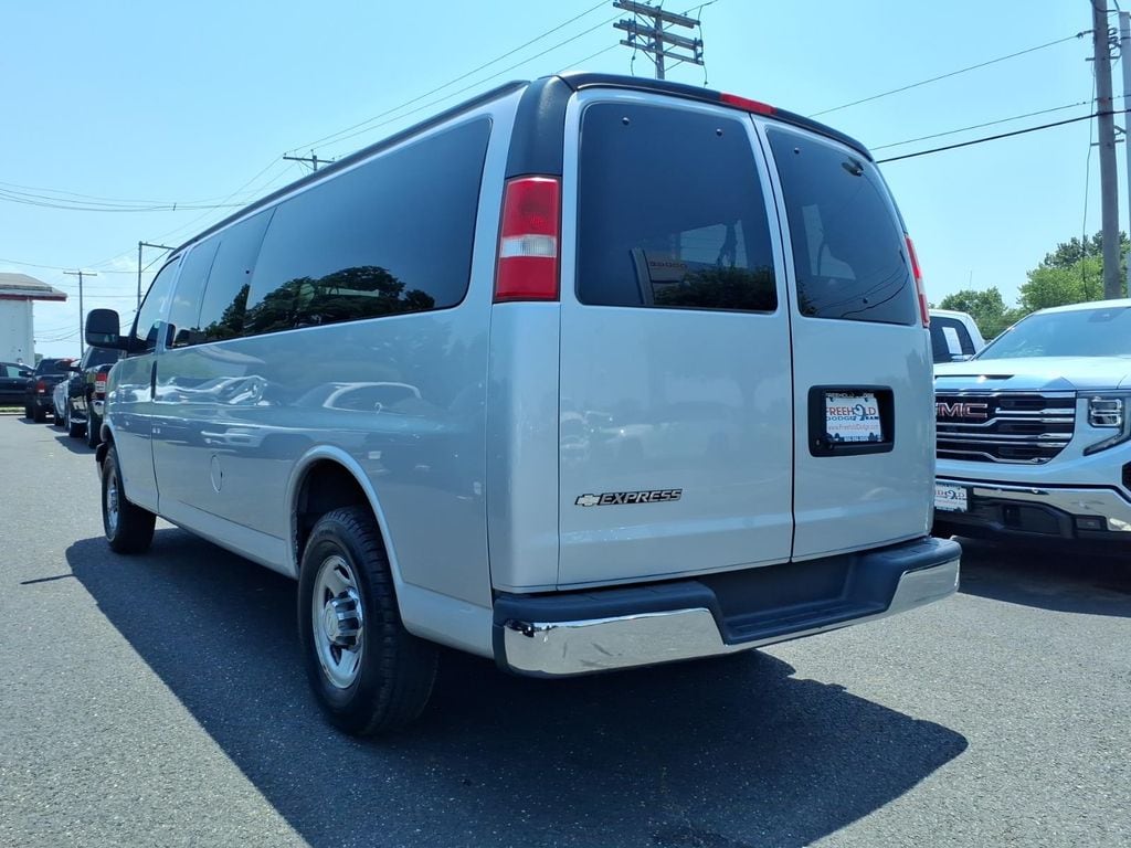 2018 Chevrolet Express Passenger LT - Photo 16