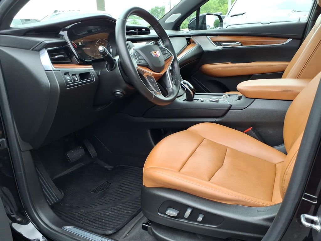 used 2021 Cadillac XT5 car, priced at $26,399
