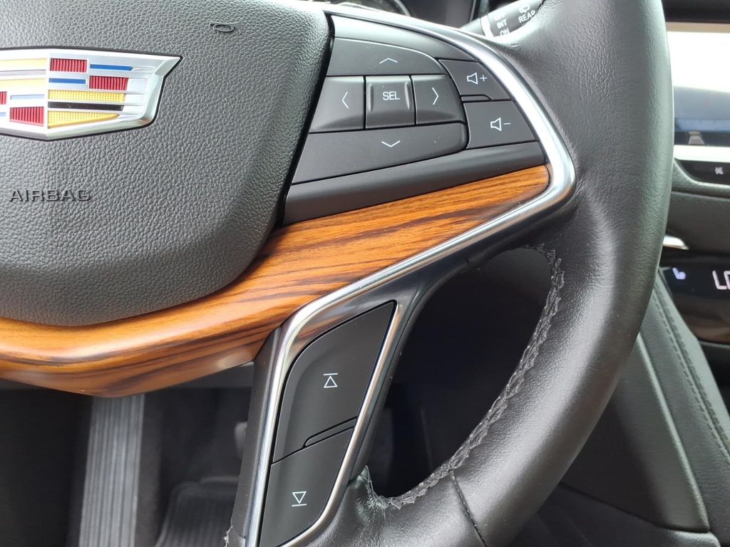 used 2021 Cadillac XT5 car, priced at $26,399