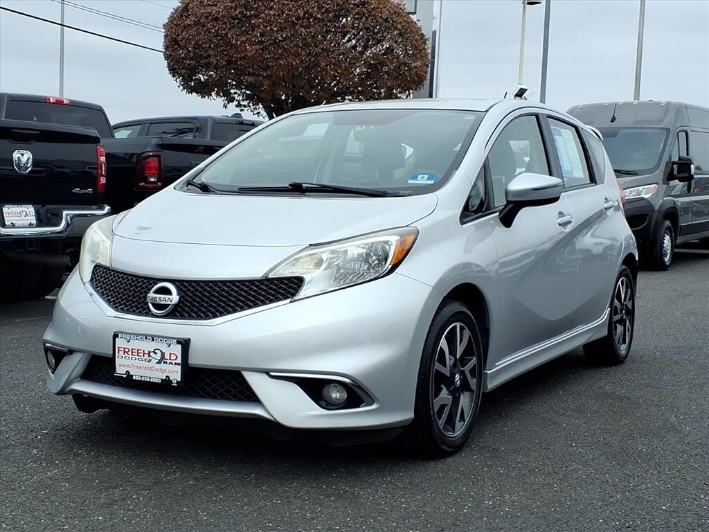 2015 Nissan Versa Note SR photo 3