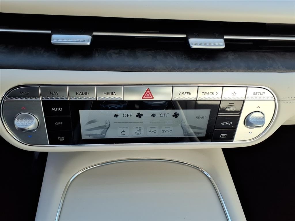 2023 GENESIS G90 Base - Photo 8