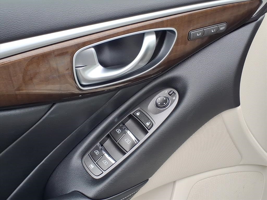 Used 2015 INFINITI Q50 PREMIUM DELUXE TOURING PACKAGE SEDAN