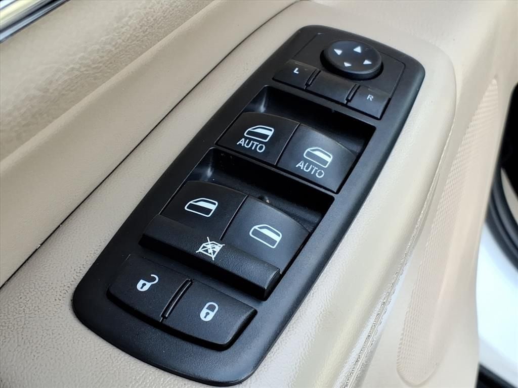 used 2015 Jeep Grand Cherokee car, priced at $10,599