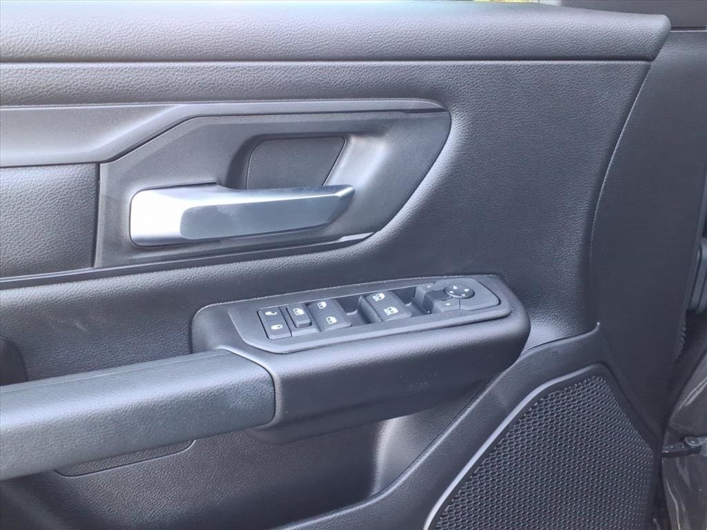 New 2025 Ram 1500 NIGHT EDITION  TRADESMAN CREW CAB 4X4 5'7 BED