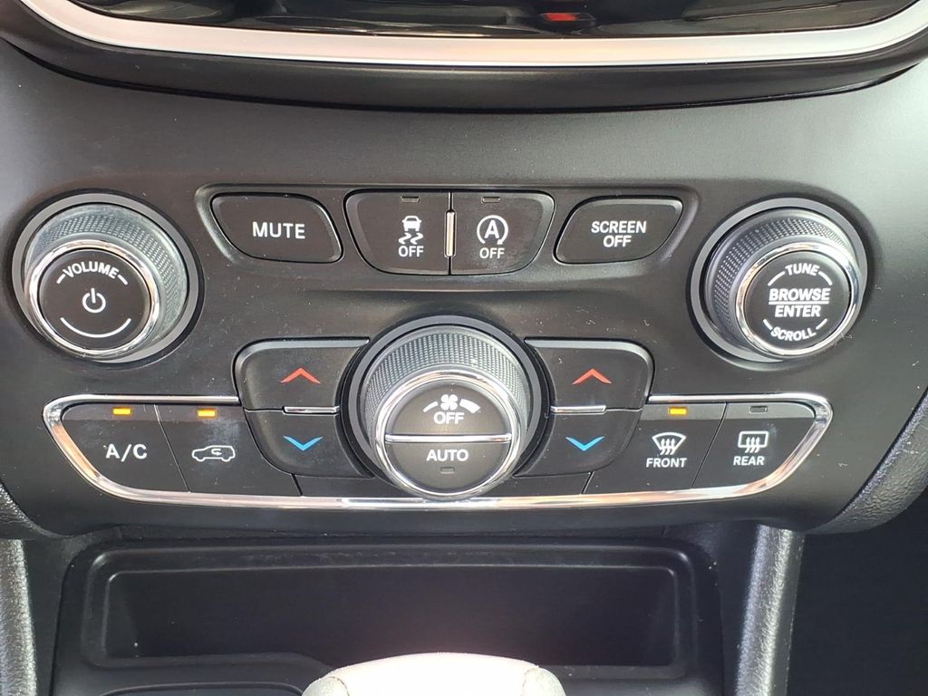 used 2020 Jeep Cherokee car, priced at $17,599