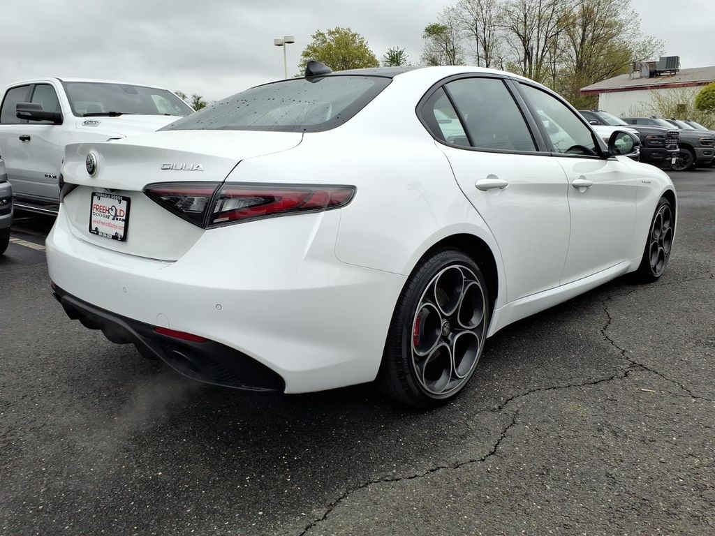 2024 Alfa Romeo Giulia Veloce - Photo 19