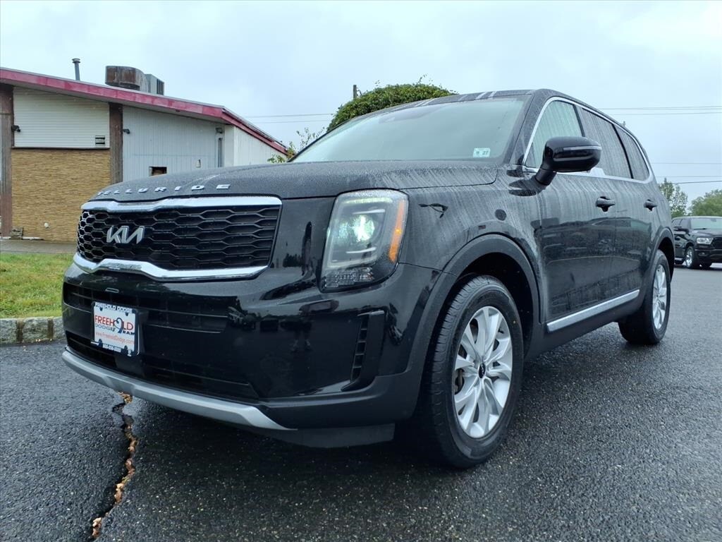 2022 Kia Telluride LX photo 3