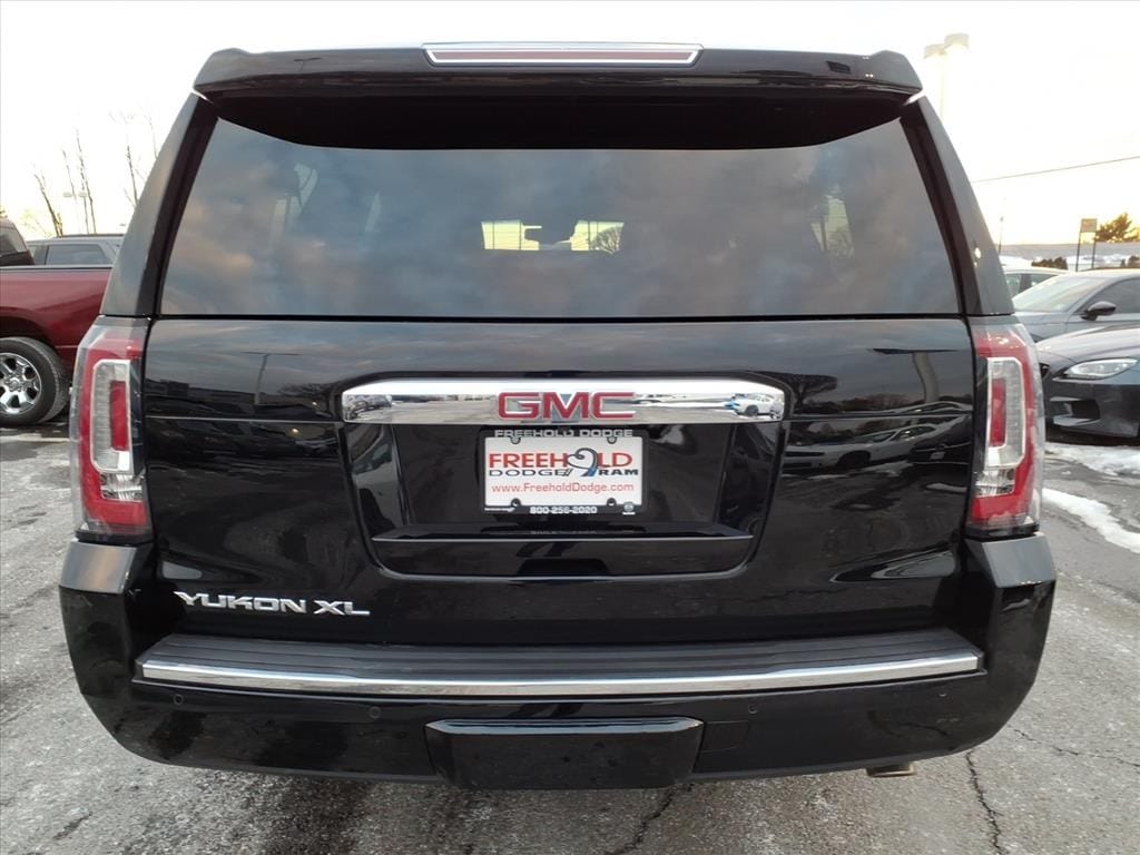 used 2020 GMC Yukon XL car, priced at $31,900