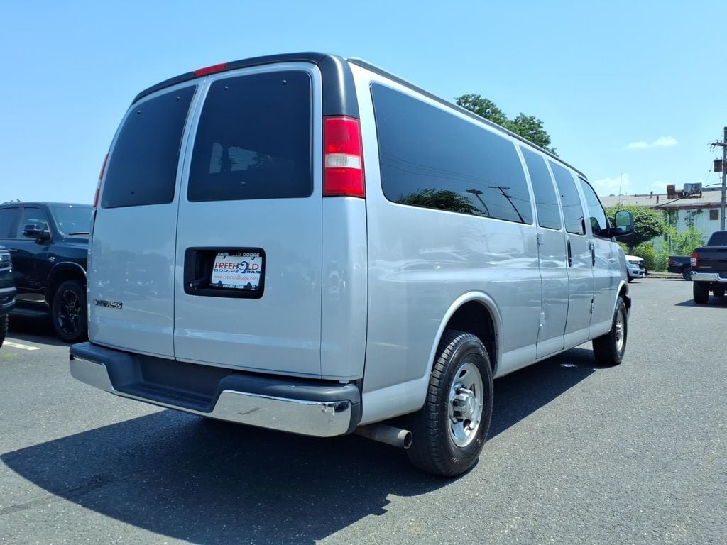 2018 Chevrolet Express Passenger LT - Photo 14