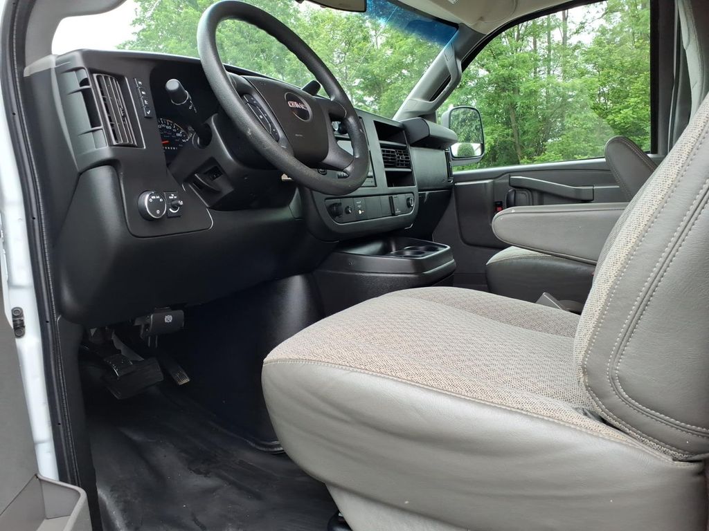 2017 GMC Savana Cargo Work Van - Photo 10