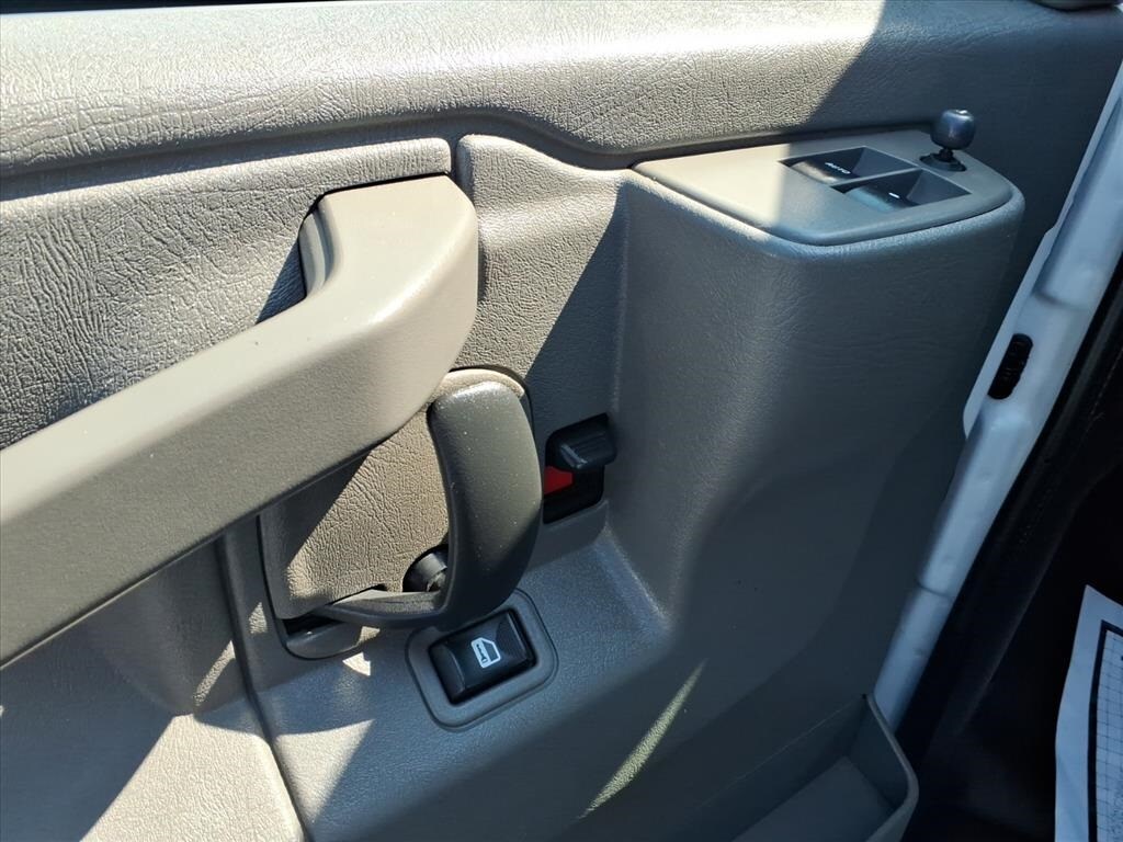 2022 Chevrolet Express 3500 Work Cargo Van photo 4