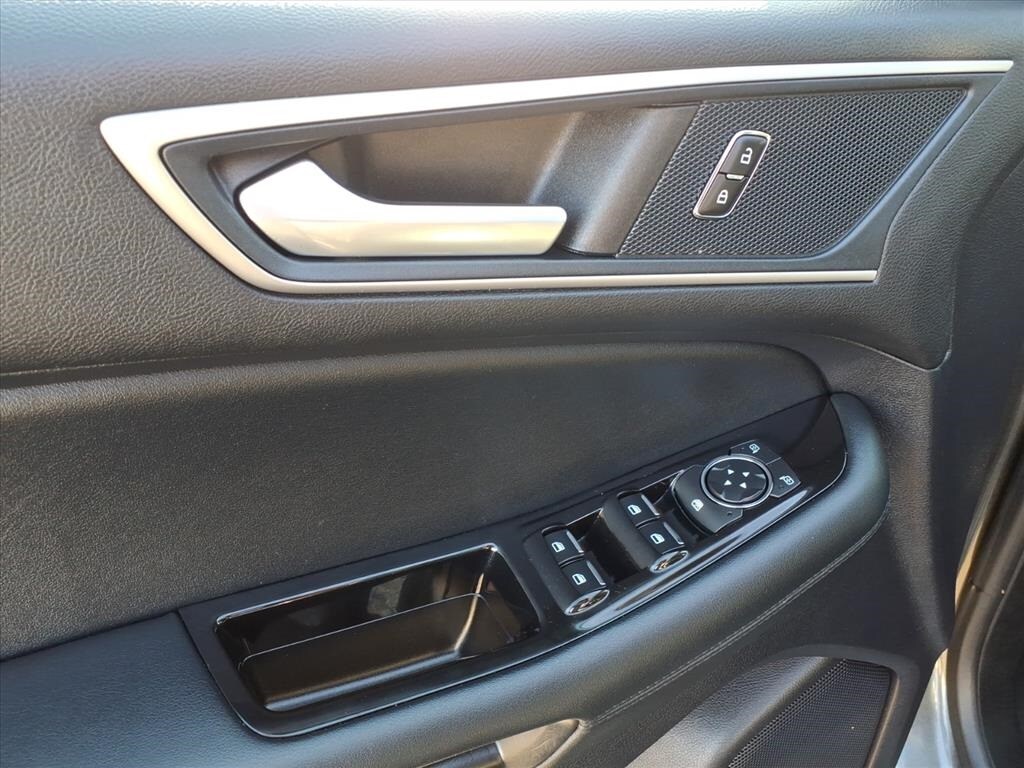 2019 Ford Edge SEL photo 4