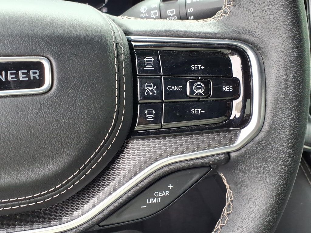 2024 Jeep Grand Wagoneer L Series II - Photo 10
