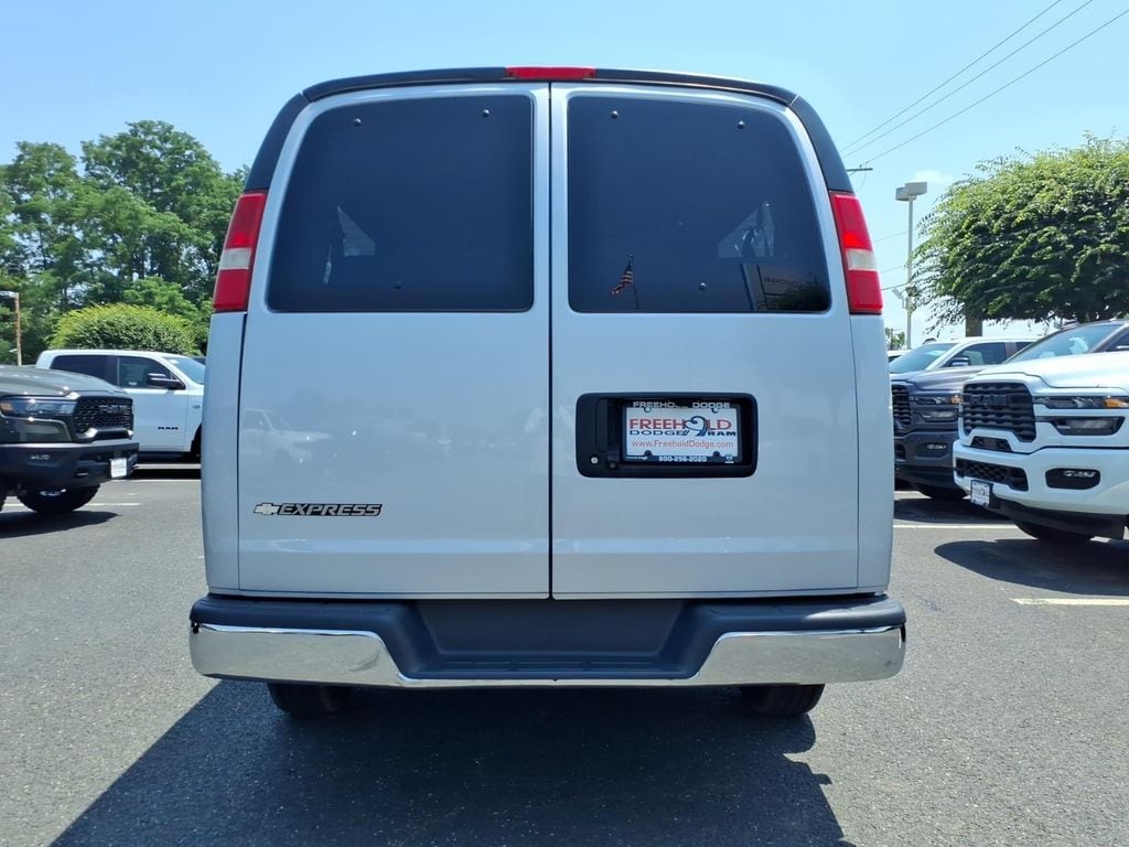 2018 Chevrolet Express Passenger LT - Photo 15