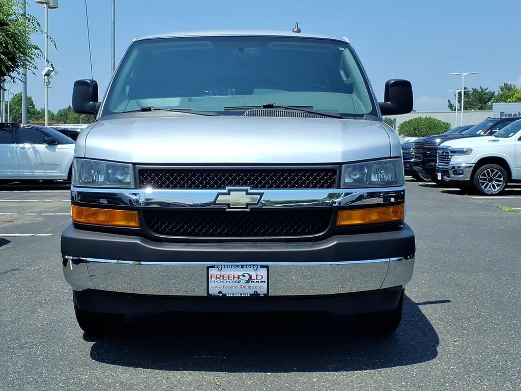 2018 Chevrolet Express Passenger LT - Photo 2