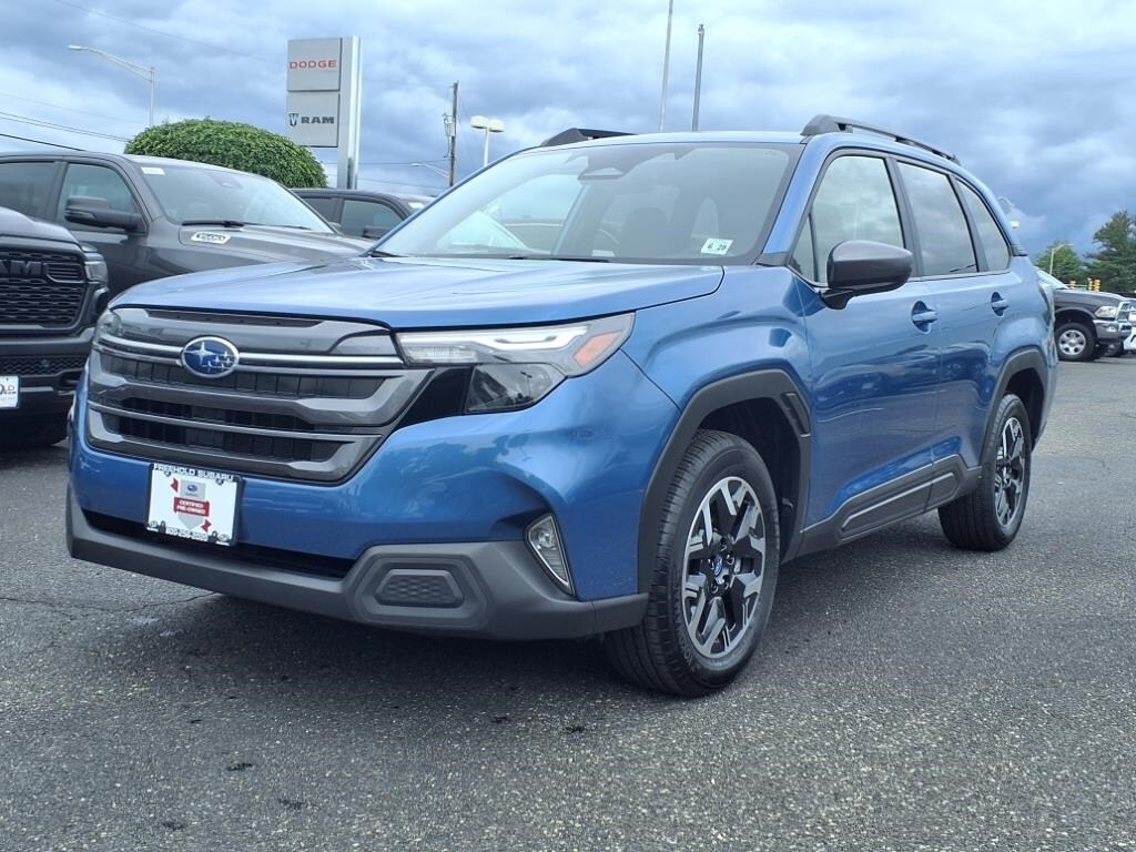 2025 Subaru Forester Premium photo 3