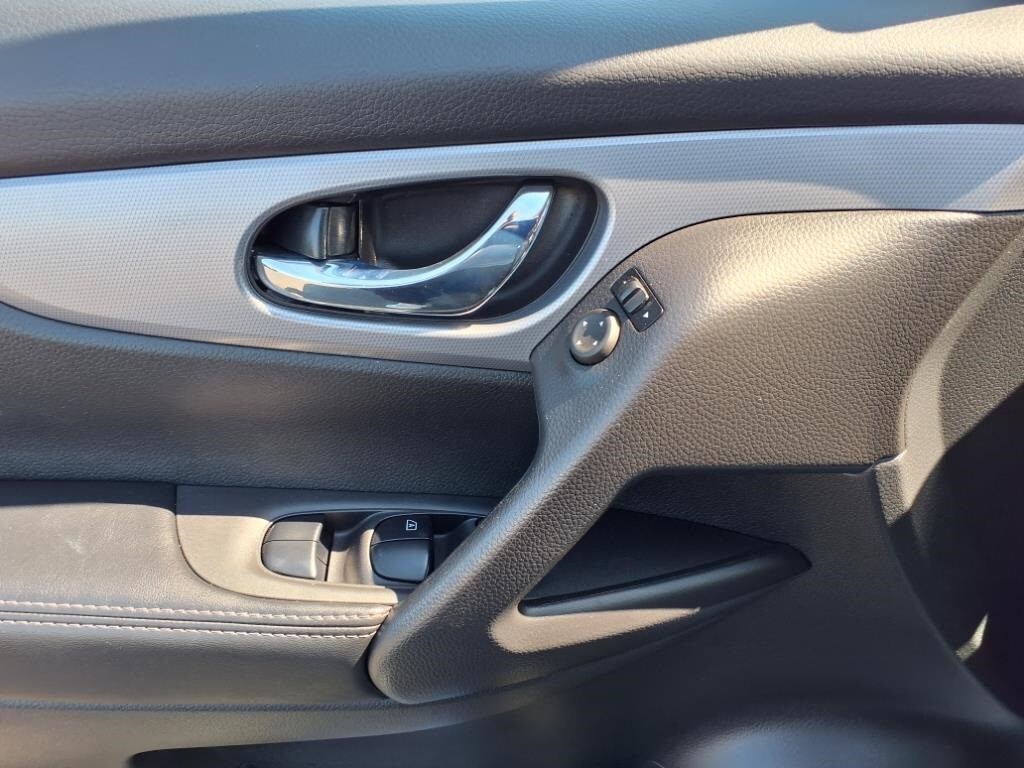 2020 Nissan Rogue Sport S photo 3