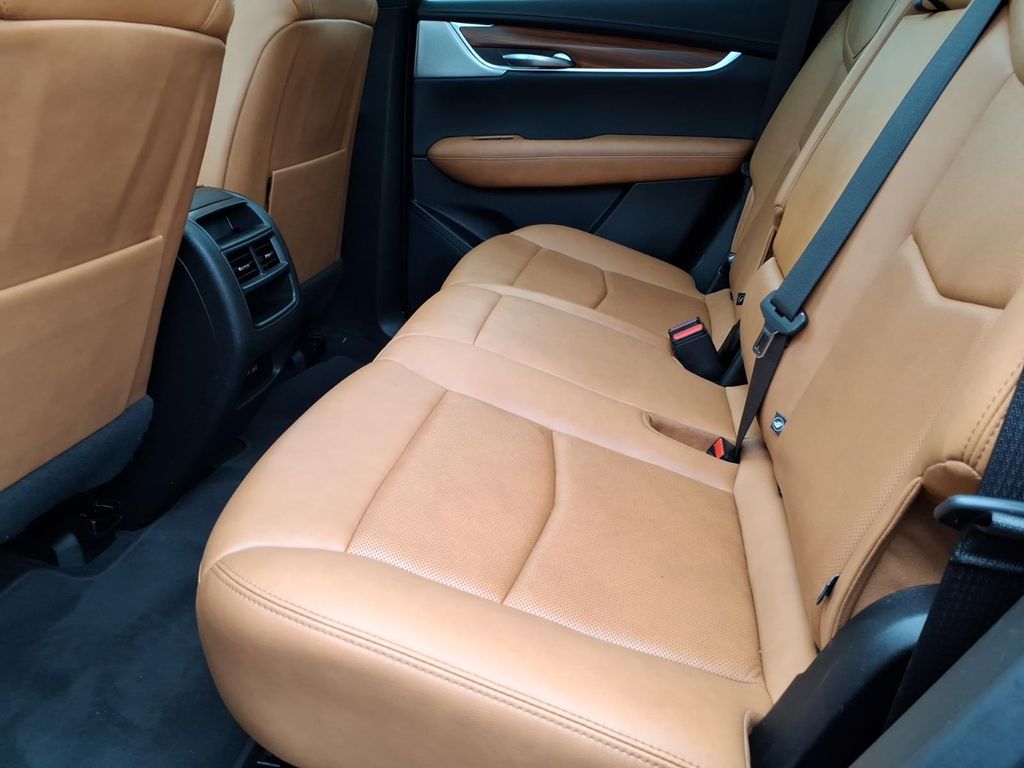 used 2021 Cadillac XT5 car, priced at $26,399