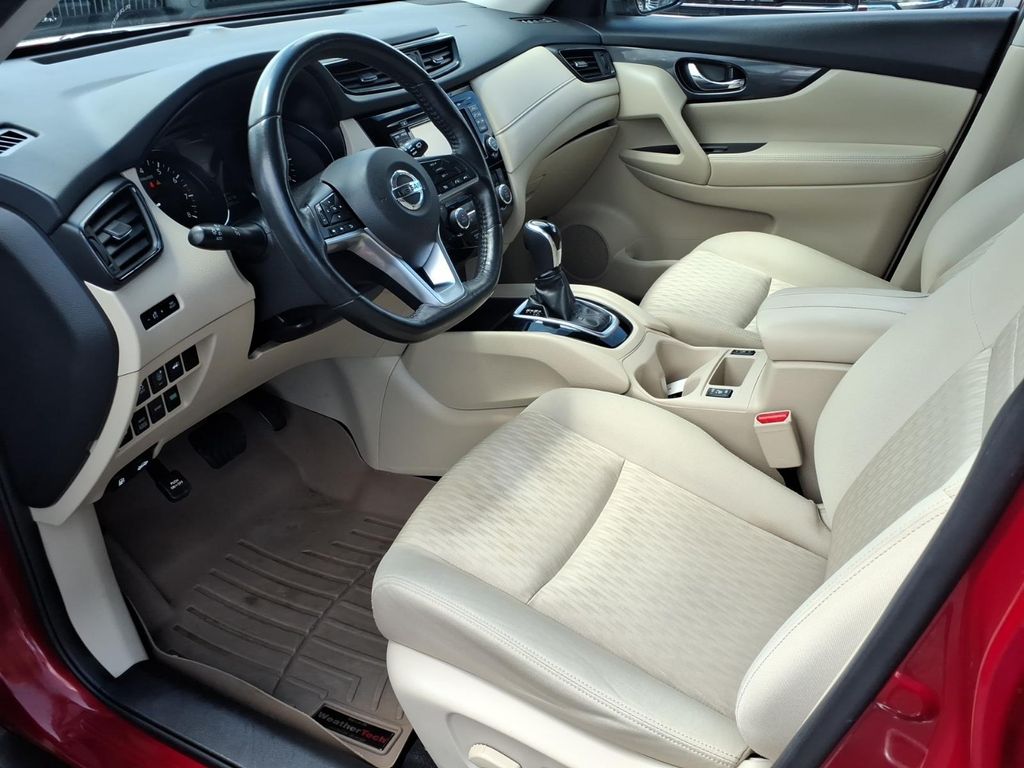 2017 Nissan Rogue SV - Photo 15
