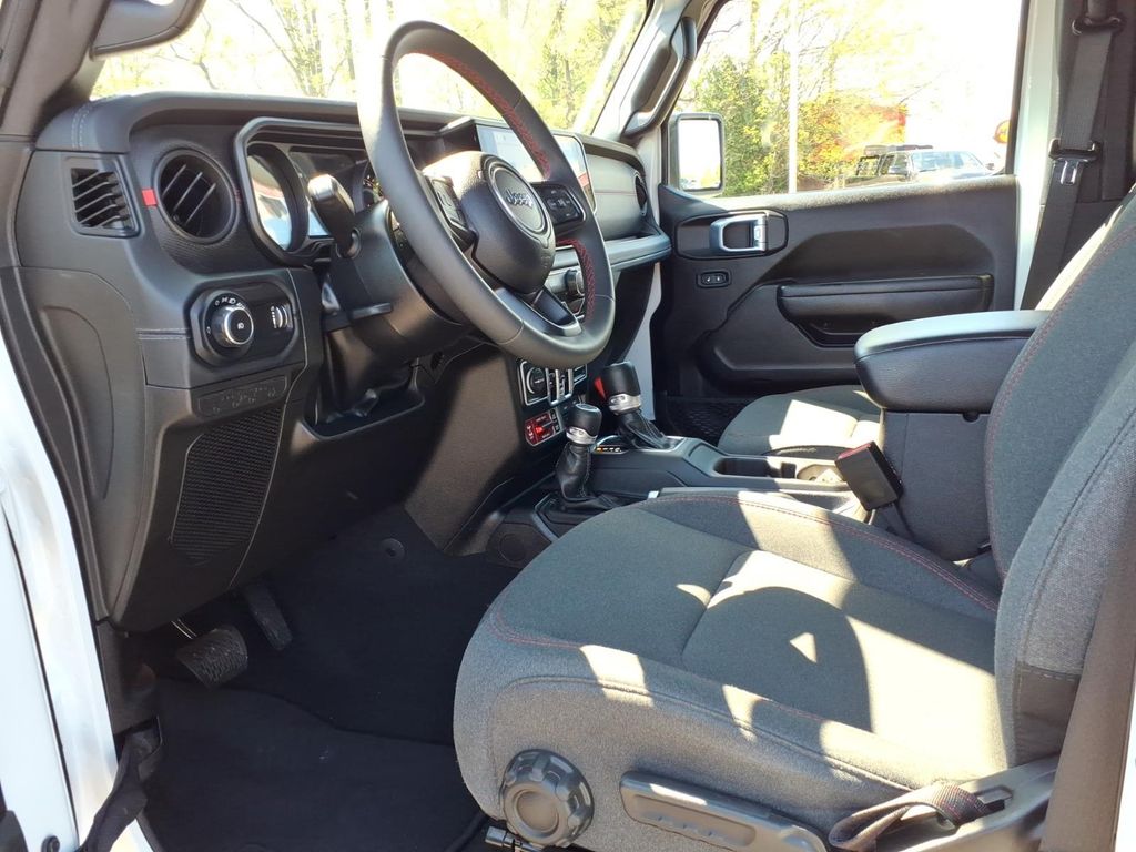 2024 Jeep Wrangler 4-Door Rubicon - Photo 13