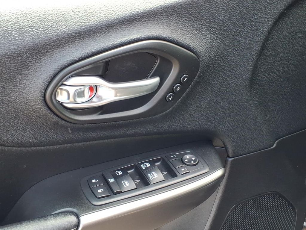 used 2020 Jeep Cherokee car, priced at $17,599