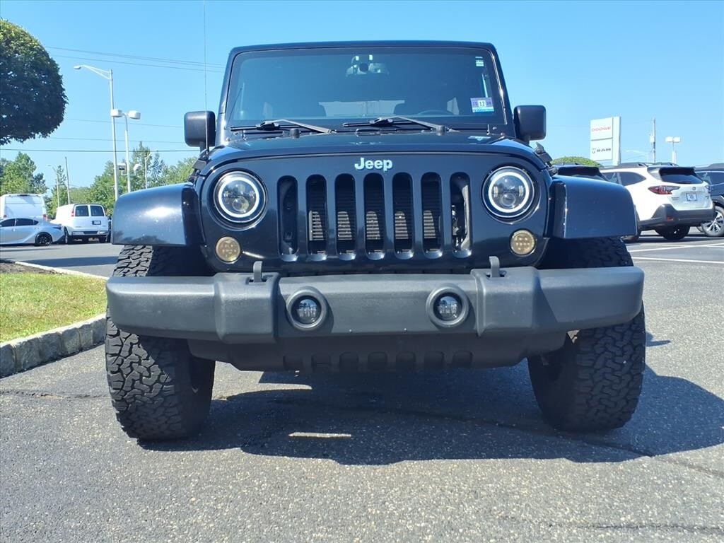 2014 Jeep Wrangler Unlimited Sahara photo 2