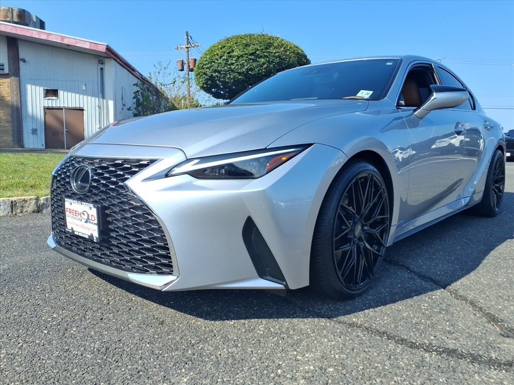 2021 Lexus IS 300 photo 3