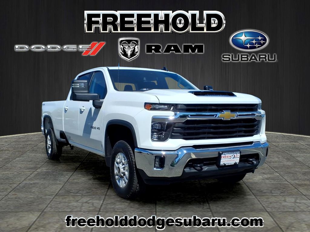 2025 Chevrolet Silverado HD LT 4WD Crew Cab Standard Box's photo
