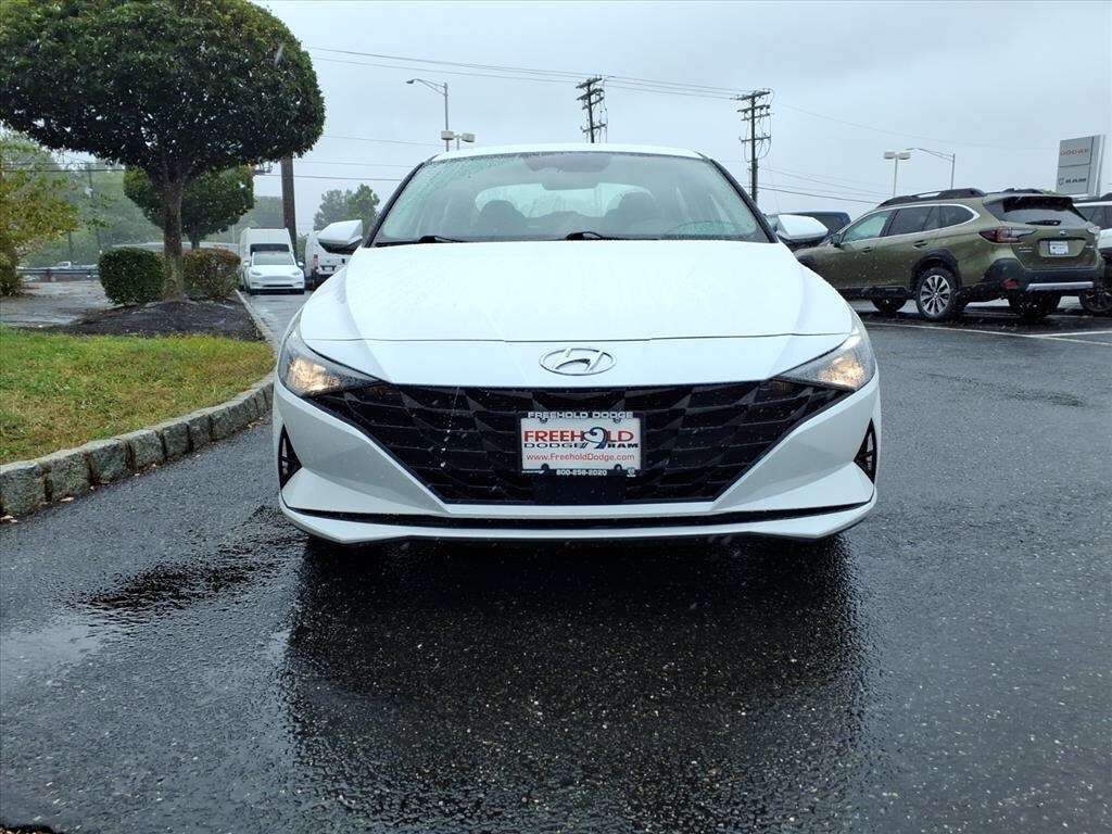 2022 Hyundai Elantra SEL Convenience photo 2