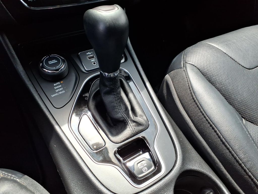 used 2020 Jeep Cherokee car, priced at $17,599