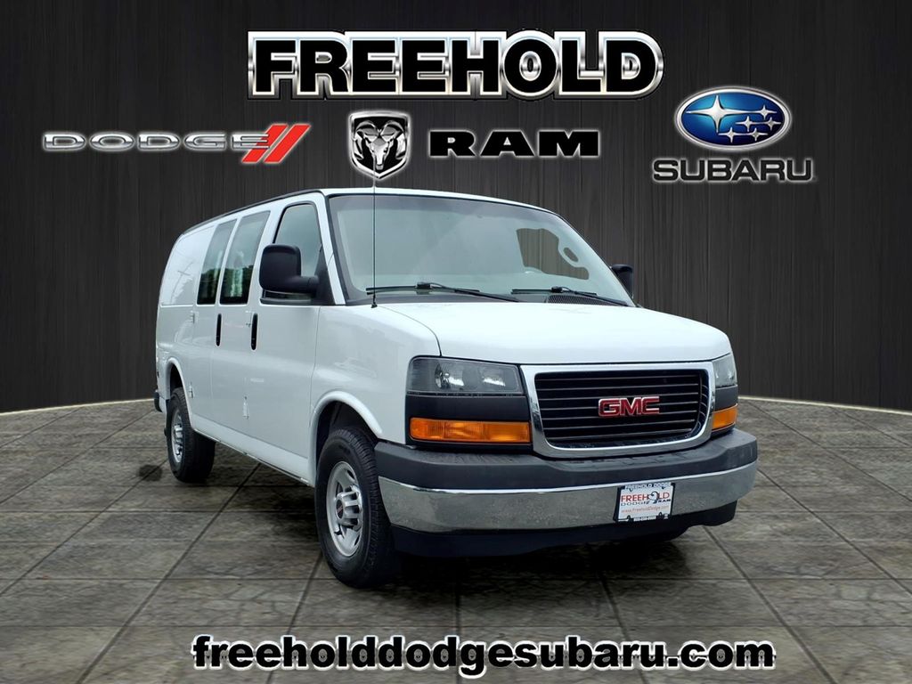 2017 GMC Savana 2500's photo