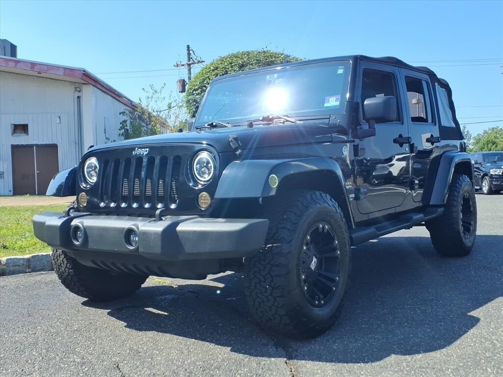 2014 Jeep Wrangler Unlimited Sahara photo 3