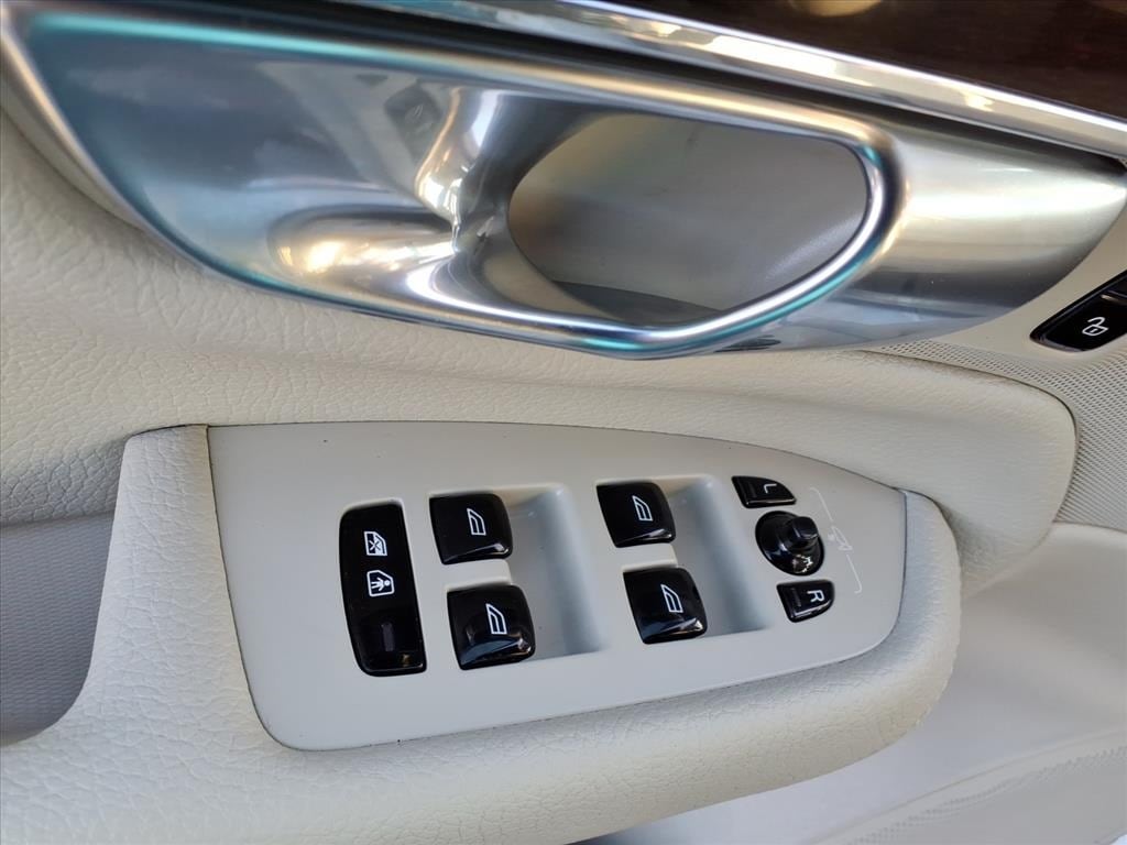 used 2018 Volvo XC90 car, priced at $19,900