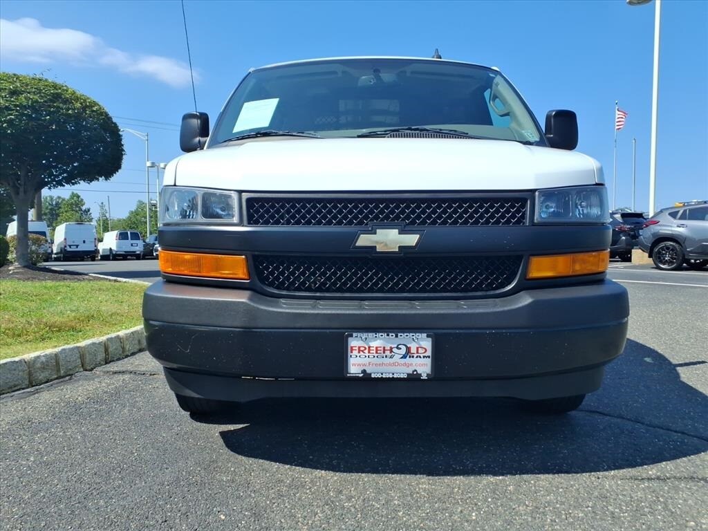 2022 Chevrolet Express 3500 Work Cargo Van photo 2