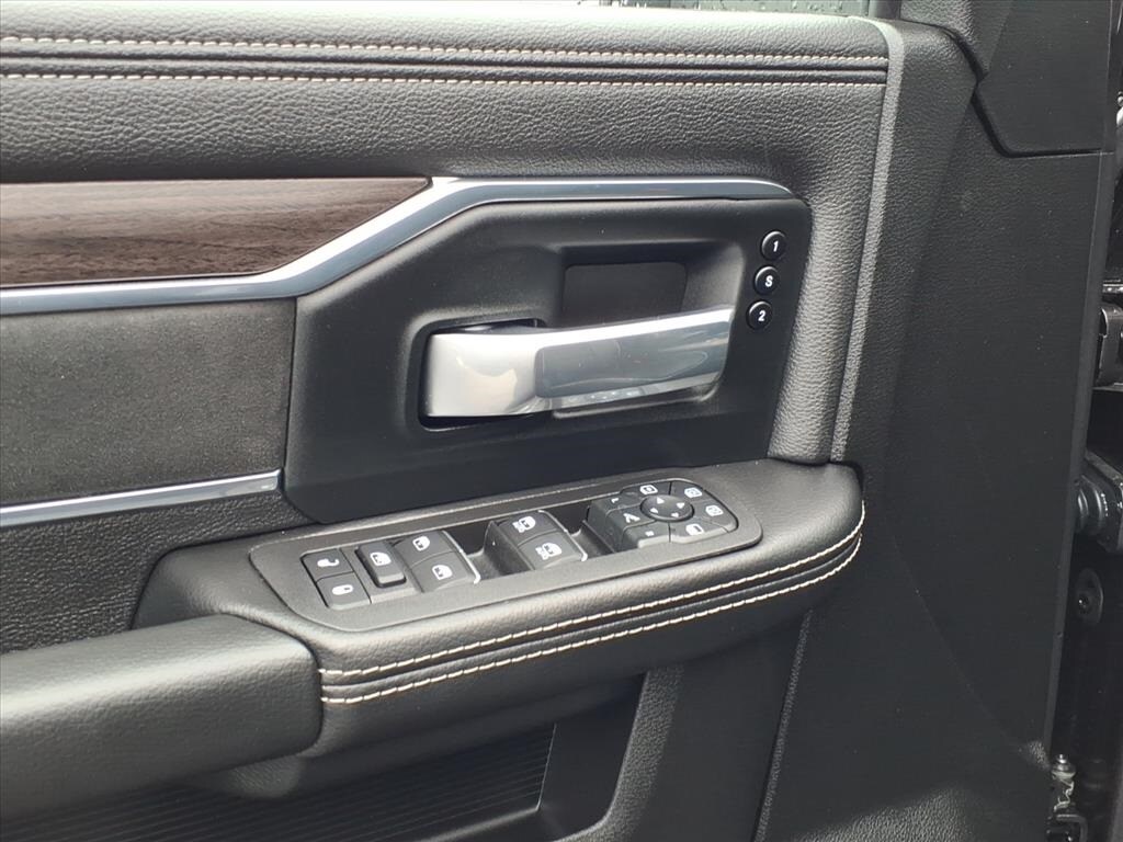 2025 Ram 3500 Laramie photo 4