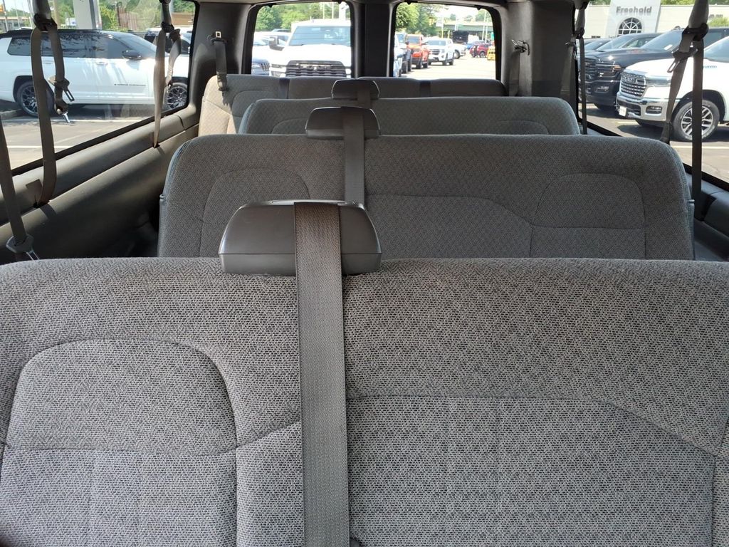 2018 Chevrolet Express Passenger LT - Photo 13