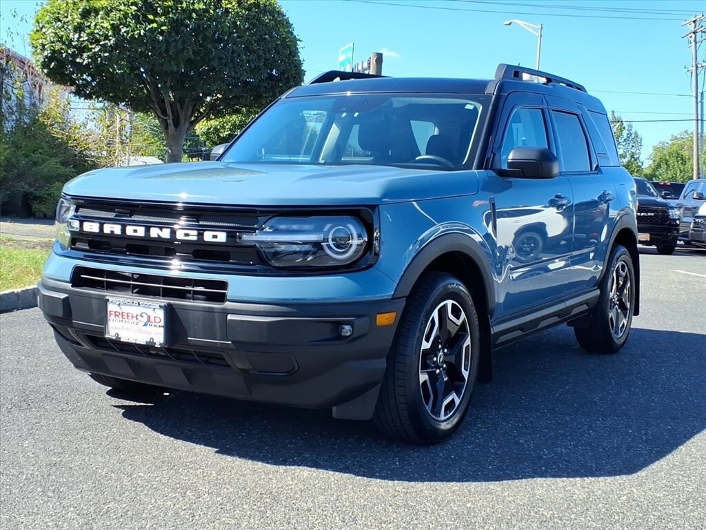 2022 Ford Bronco Sport Outer Banks photo 2