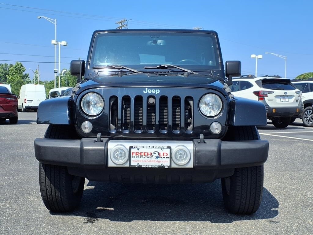 2014 Jeep Wrangler Unlimited Sahara photo 2