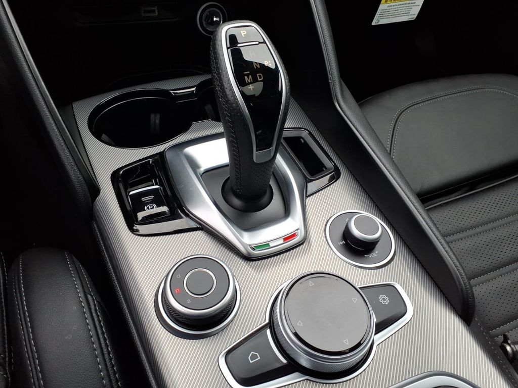 2024 Alfa Romeo Giulia Veloce - Photo 9