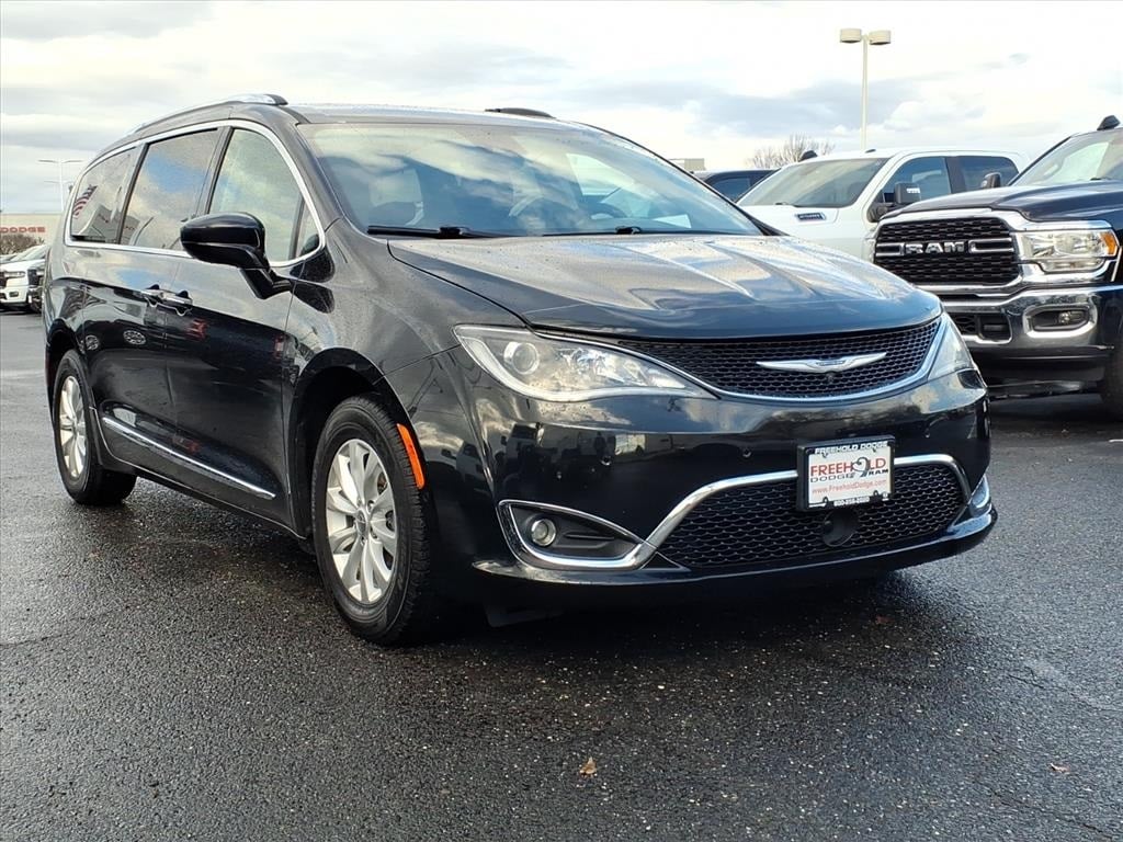2019 Chrysler Pacifica Touring L's photo