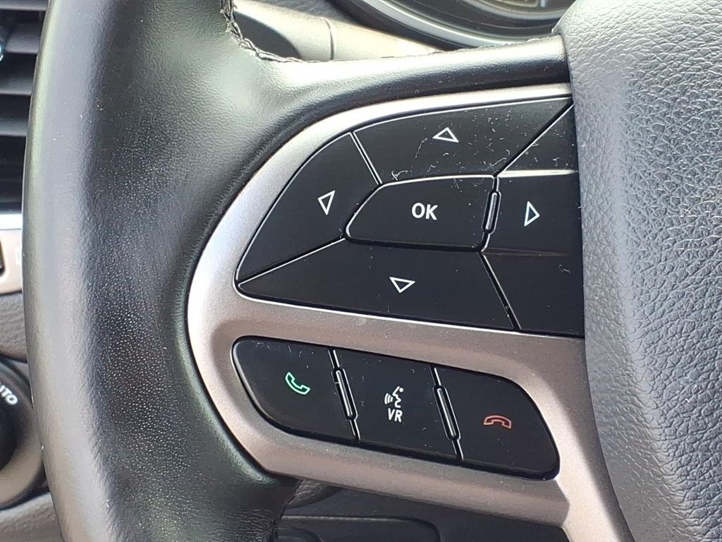 used 2020 Jeep Cherokee car, priced at $17,599