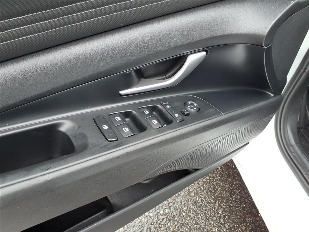 2022 Hyundai Elantra SEL Convenience photo 4