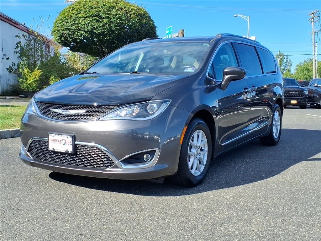 2020 Chrysler Pacifica Touring L photo 3