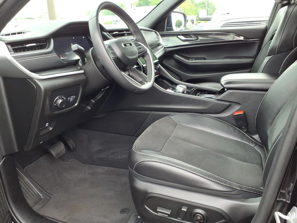 used 2023 Jeep Grand Cherokee car, priced at $29,600