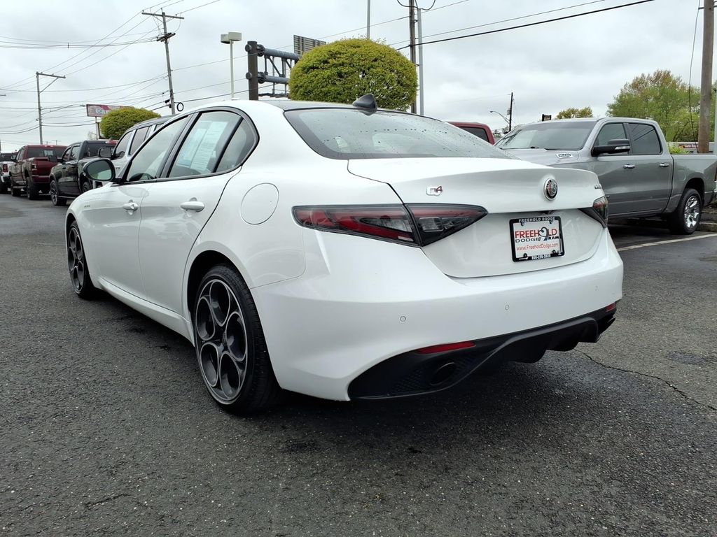 2024 Alfa Romeo Giulia Veloce - Photo 21