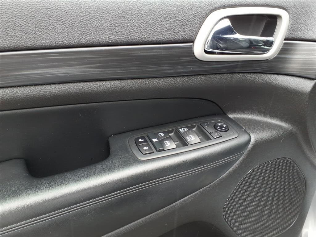 2020 Jeep Grand Cherokee Laredo photo 4